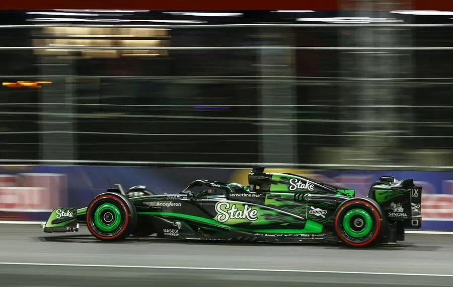 迈凯伦鏖战索伯车队，周冠宇刷新纪录的简单介绍