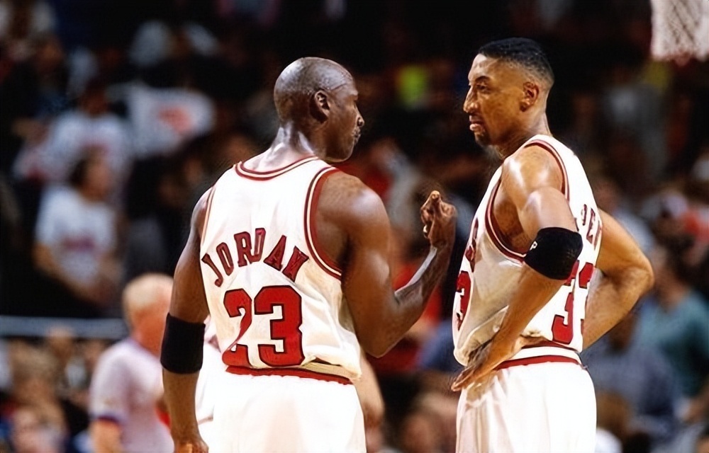 尼克斯横扫公牛，乔治高光表现